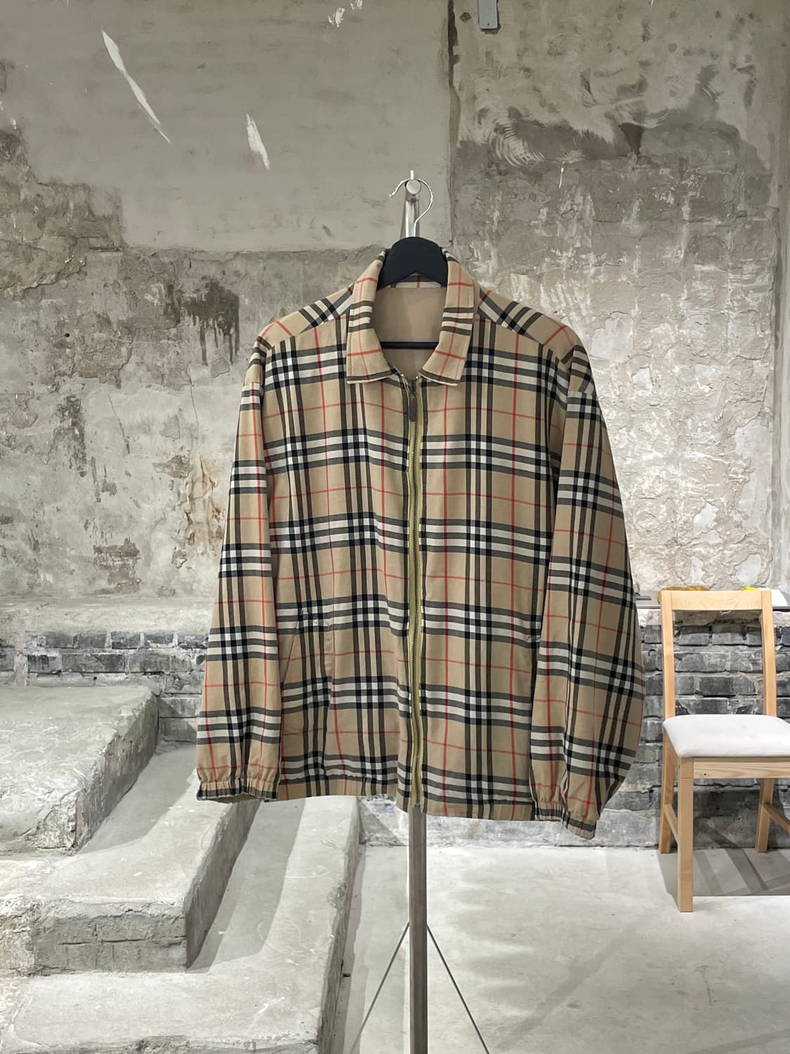 버버리 베이지 노바체크 기마로고 리버시블 블루종 상품이미지1