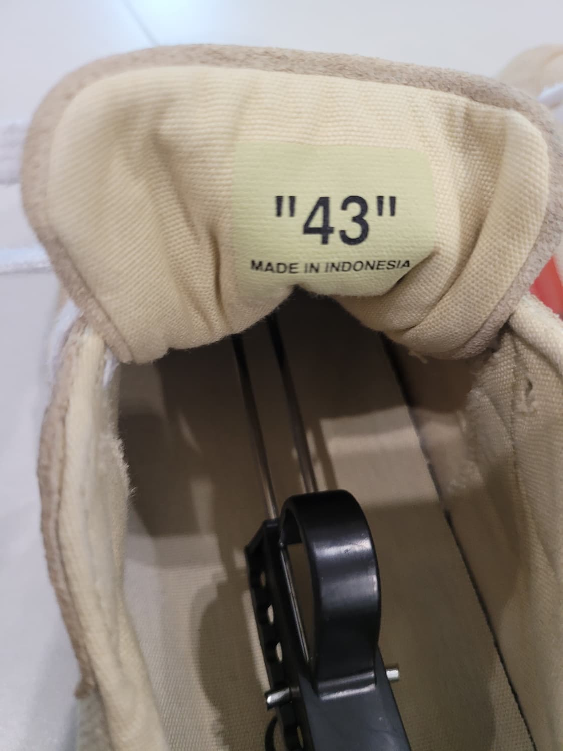 시선을 사로잡는 한 끗 차이, 오프화이트 벌카 스니커즈 OFF WHITE 상품이미지7