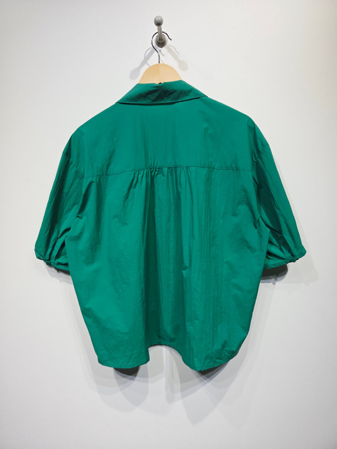 AK ANNE KLEIN 그린 포켓 크롭 반팔 셔츠 상품이미지5