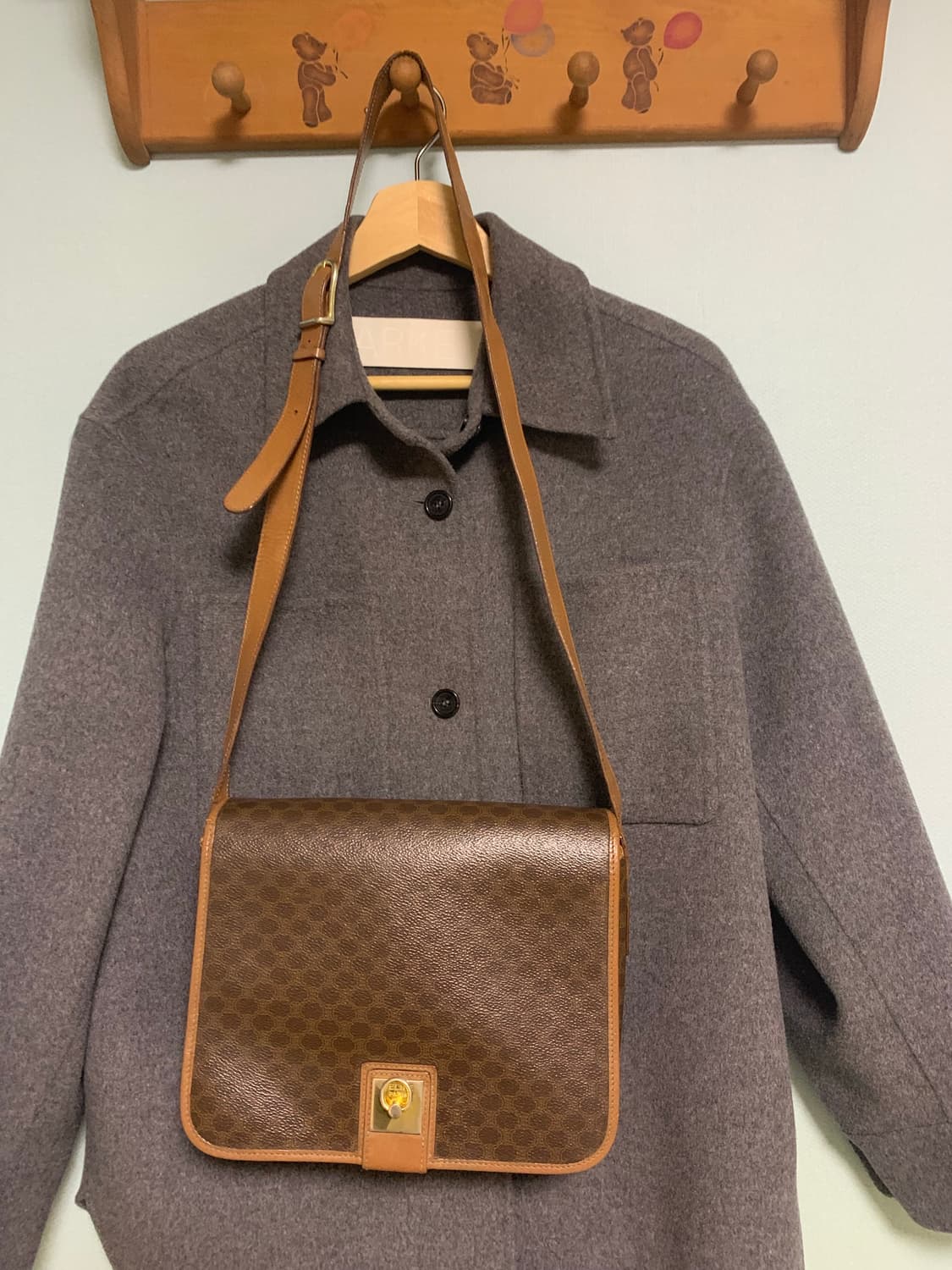 셀린느 마카담 숄더 크로스백. 정품 상품이미지1