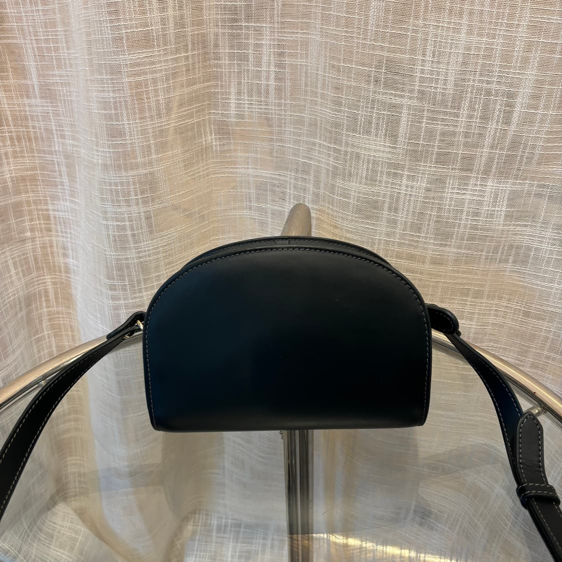 정품 아페쎄 하프문 미니 크로스백   상품이미지6