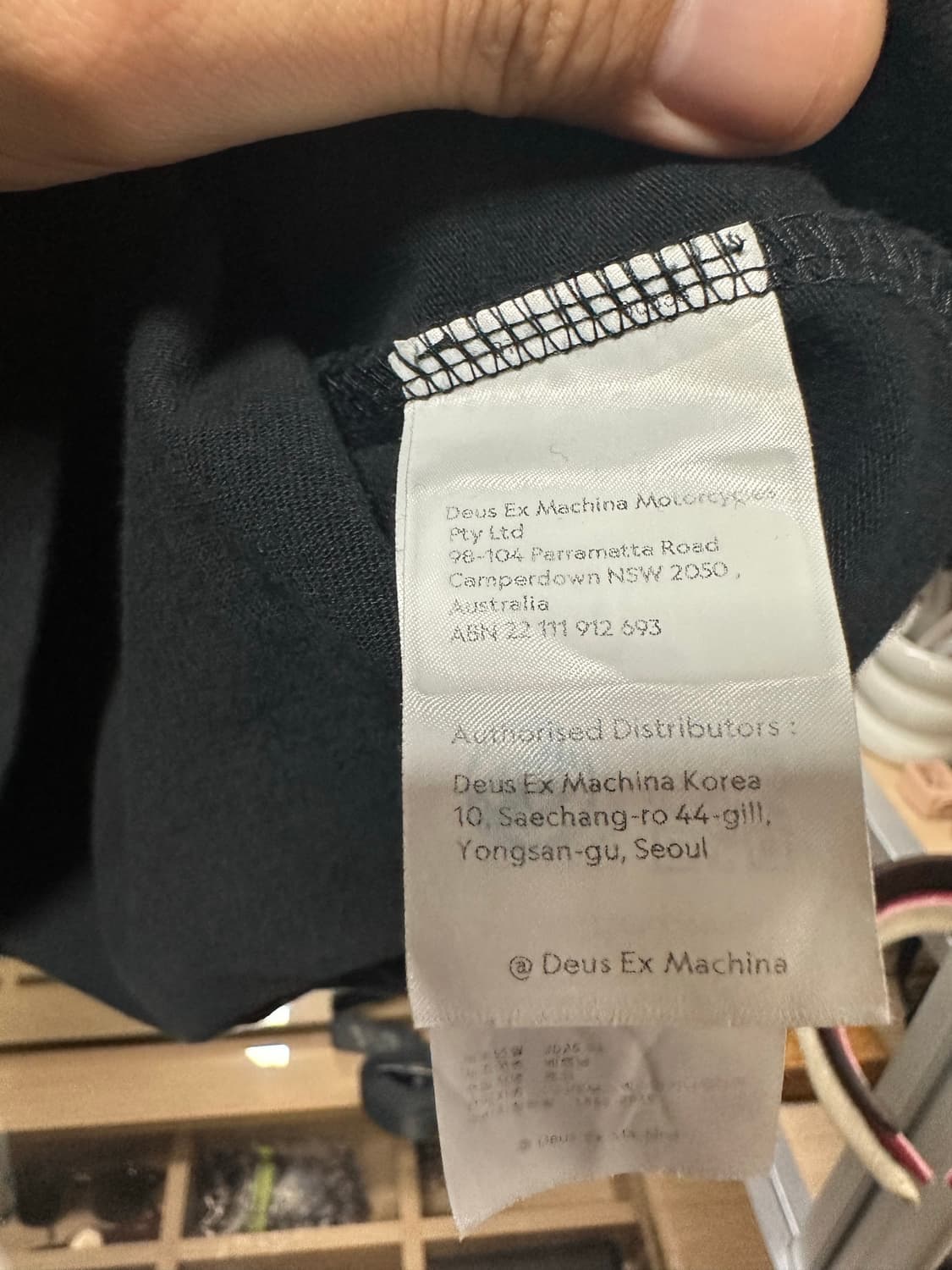 XL 데우스 엑스마키나 서울컬리지 반팔티셔츠 블랙 상품이미지6