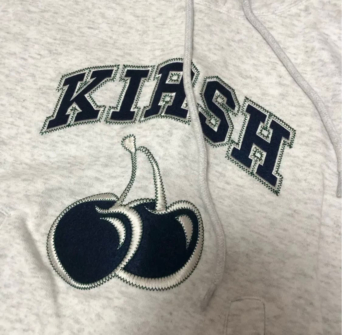 키르시 아치 체리 로고 스웻 셋업 후드티 (크롭) 멜란지 그레이 상품이미지3