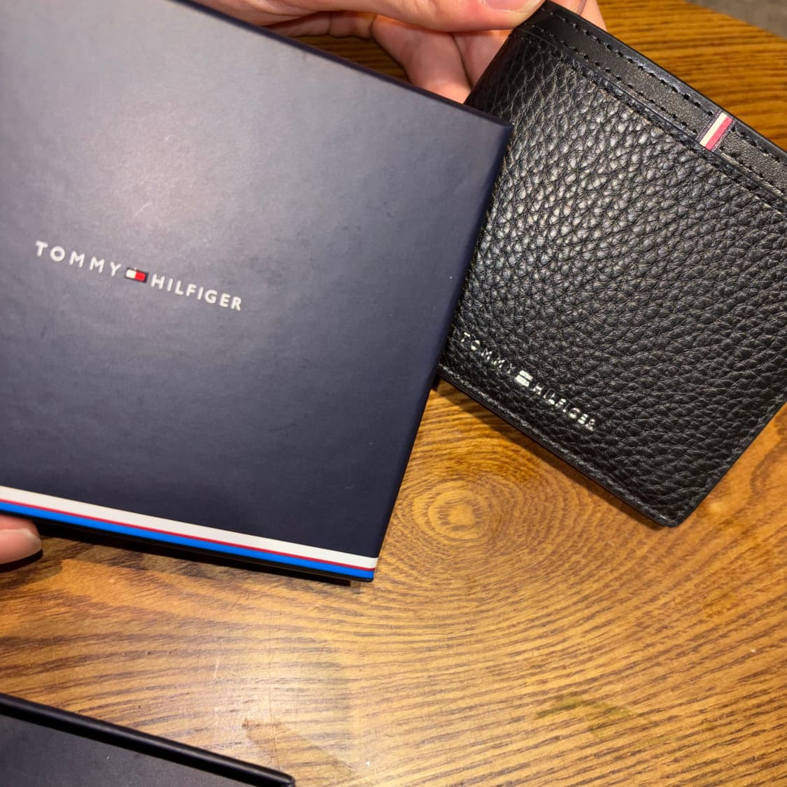 타미힐피거 반지갑 상품이미지2