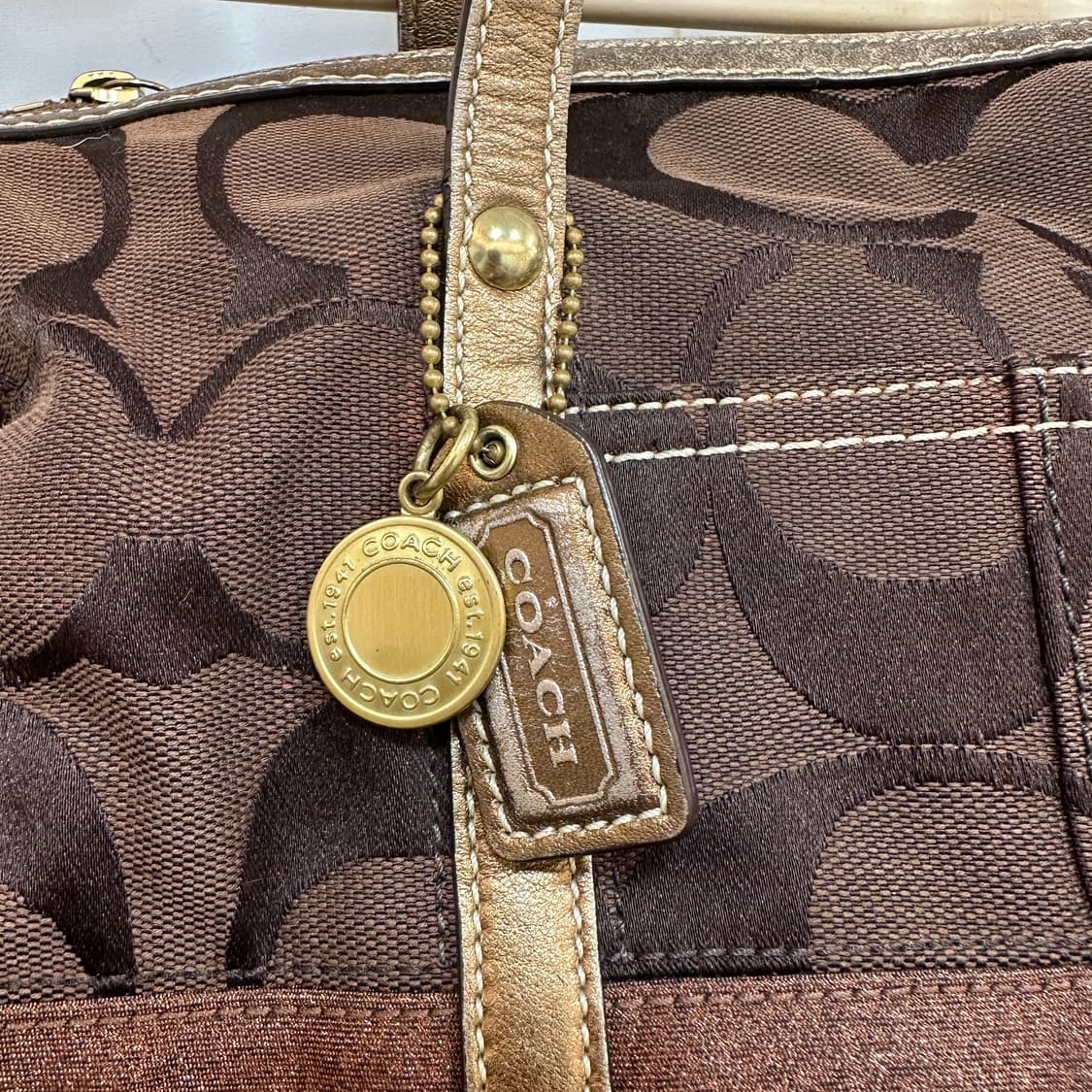 코치 시그니처 브라운 숄더백 상품이미지2