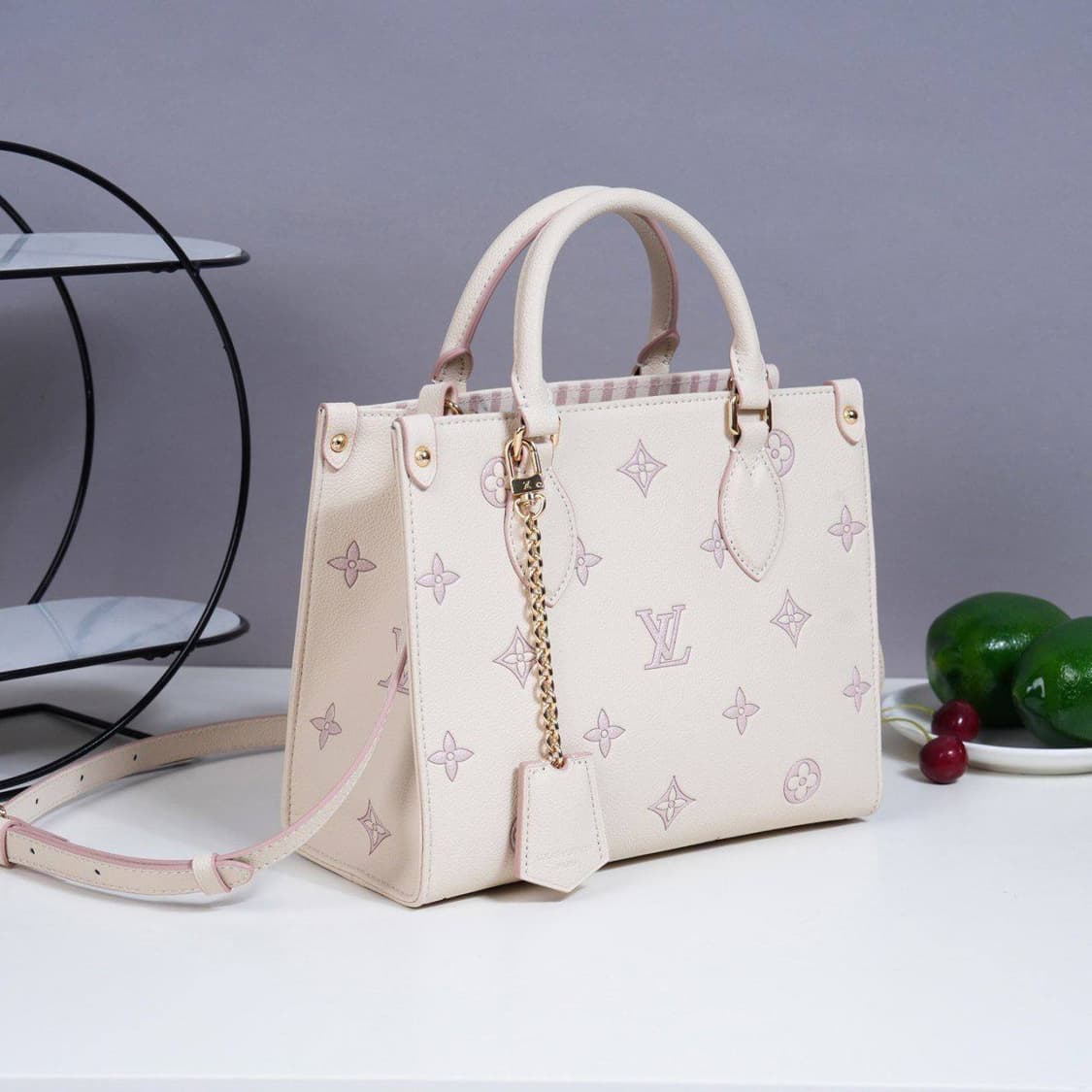 루이 비통의 온더고 PM (OnTheGo PM) 토트백 상품이미지1