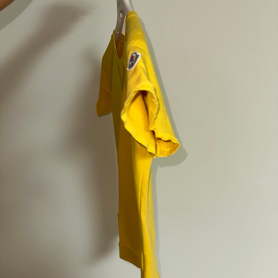 moncler women’s yellow raglan short slee 상품이미지3