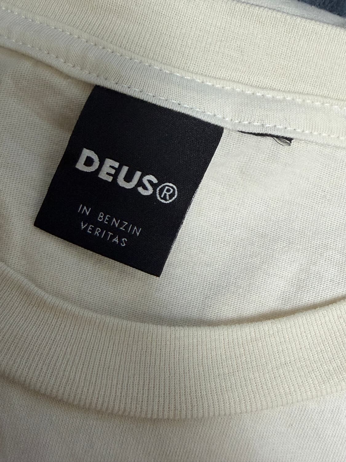 데우스 엑스 마키나 크로스로드 반팔 티셔츠입니다.  상품이미지6