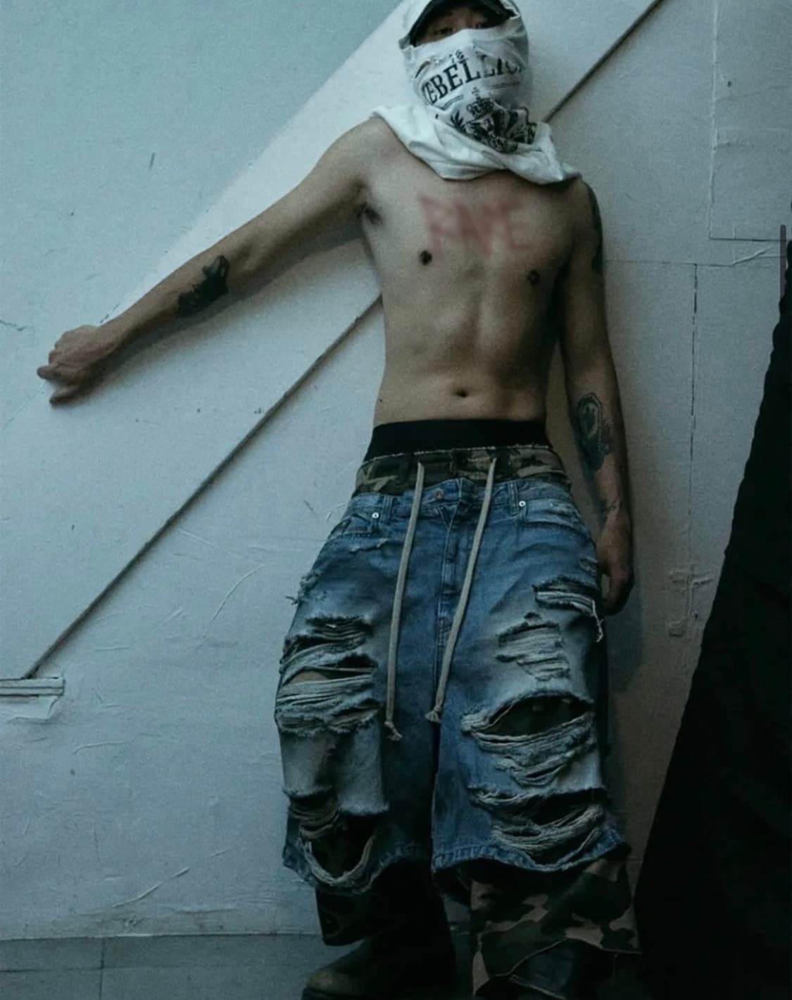 선데이오프클럽 레이어드 카모 버뮤다 팬츠 상품이미지3