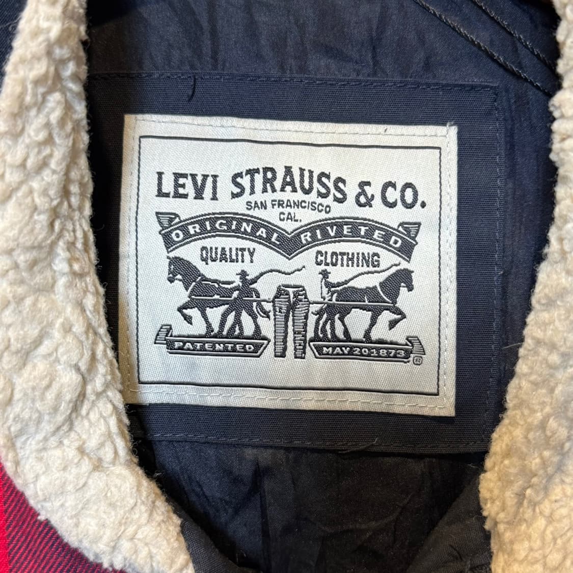 LEVI'S 리바이스 우즈맨 트러커 푸퍼자켓 퀼팅안감 체크패턴 디테일 상품이미지6