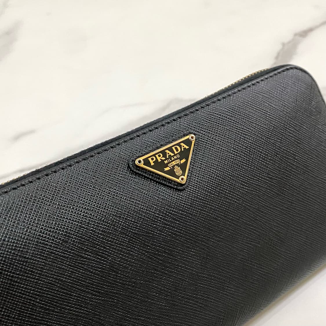 프라다 사피아노 레더 삼각로고 지퍼 장지갑 블랙 1ML506 상품이미지6