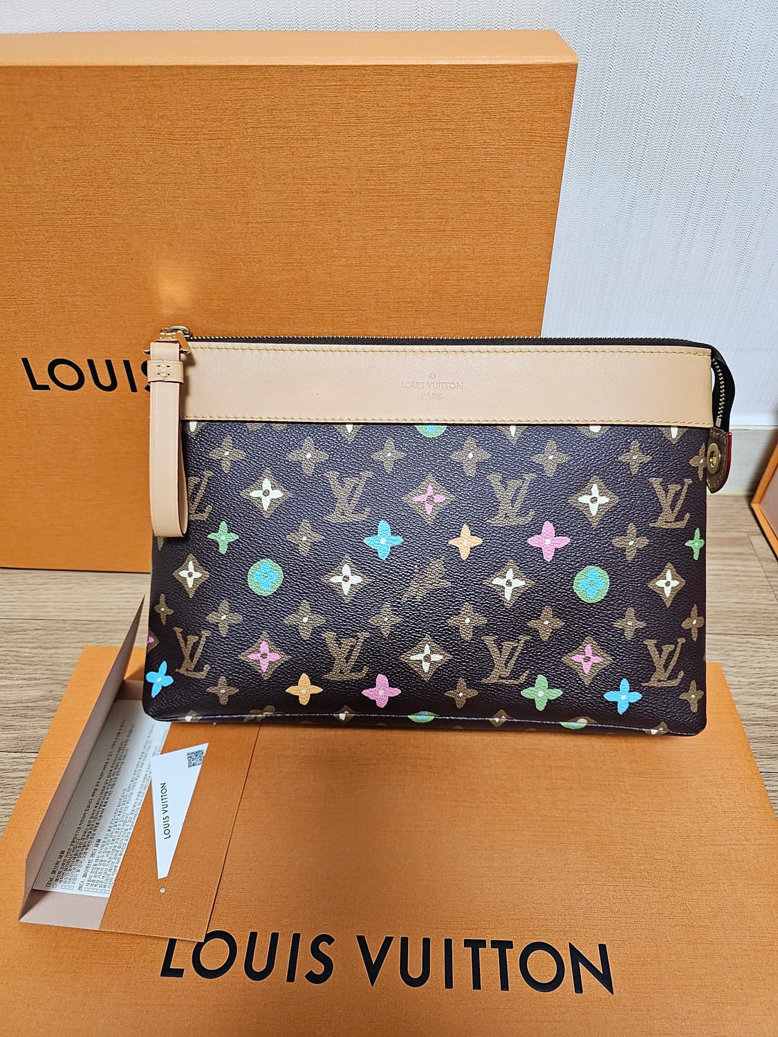 루이비통 타일러x퍼렐 강아지 초콜렛 포쉐트 클러치백 상품이미지3