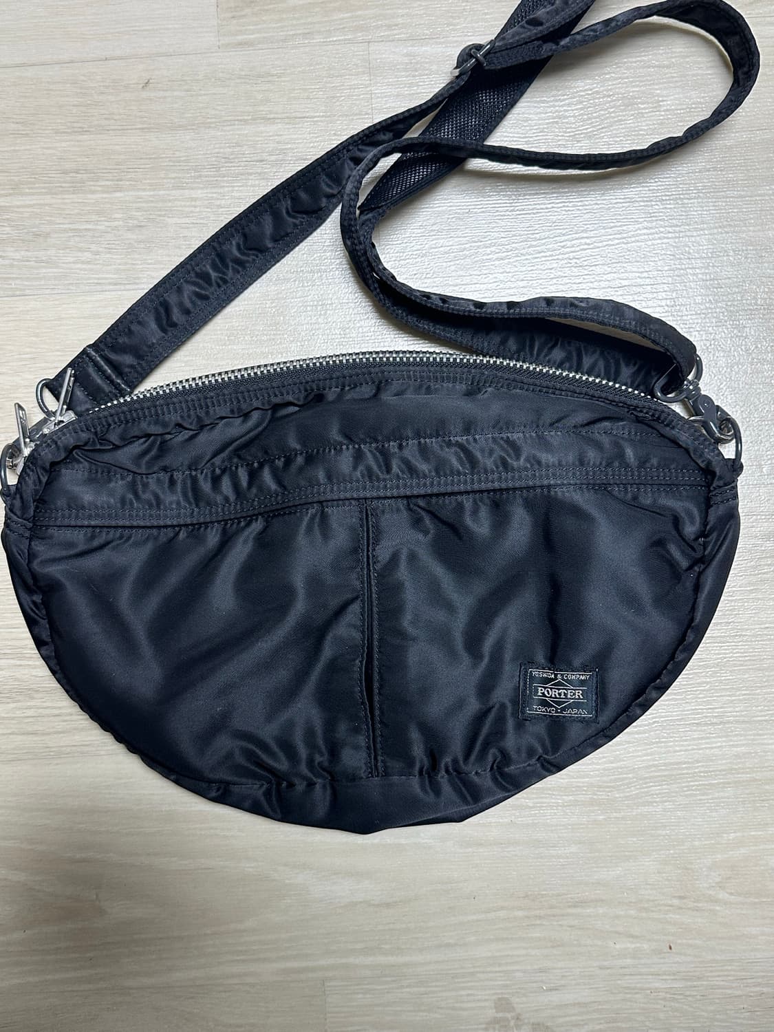 PORTER 요시다 포터 반달 숄더백 블랙 상품이미지1
