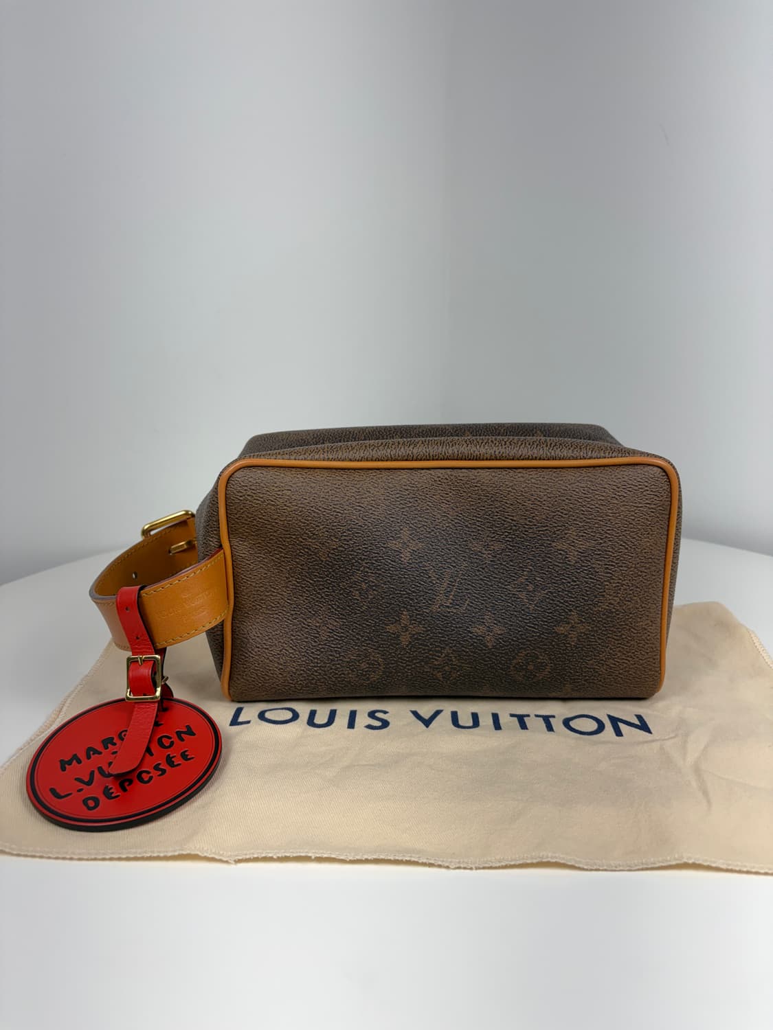 루이비통 M11765 락커 도프키트 파우치 상품이미지1