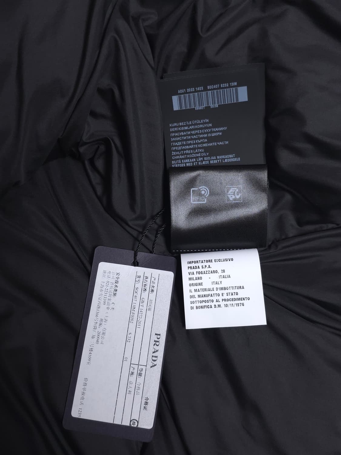 [L] 프라다 벨벳 패딩 블랙(SGC407) 상품이미지10