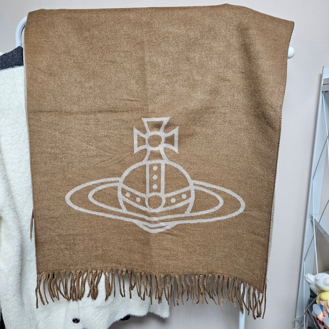 비비안웨스트우드 스타일 더블 컬러 머플러 새상품 카라멜베이지 상품이미지1