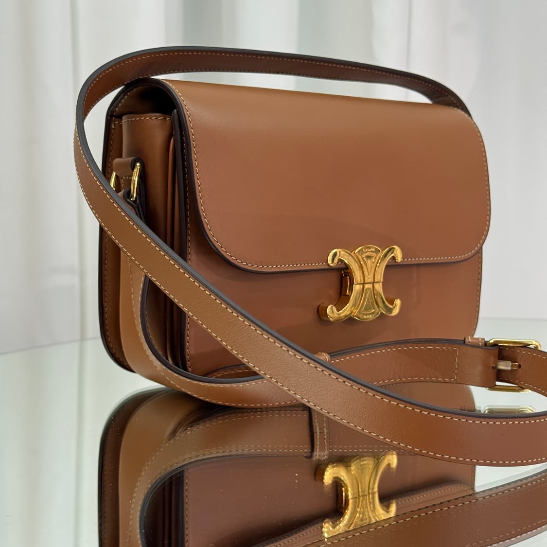 [정품] 셀린느 클래식 트리옹프백 미디움 내추럴 카프스킨  상품이미지2