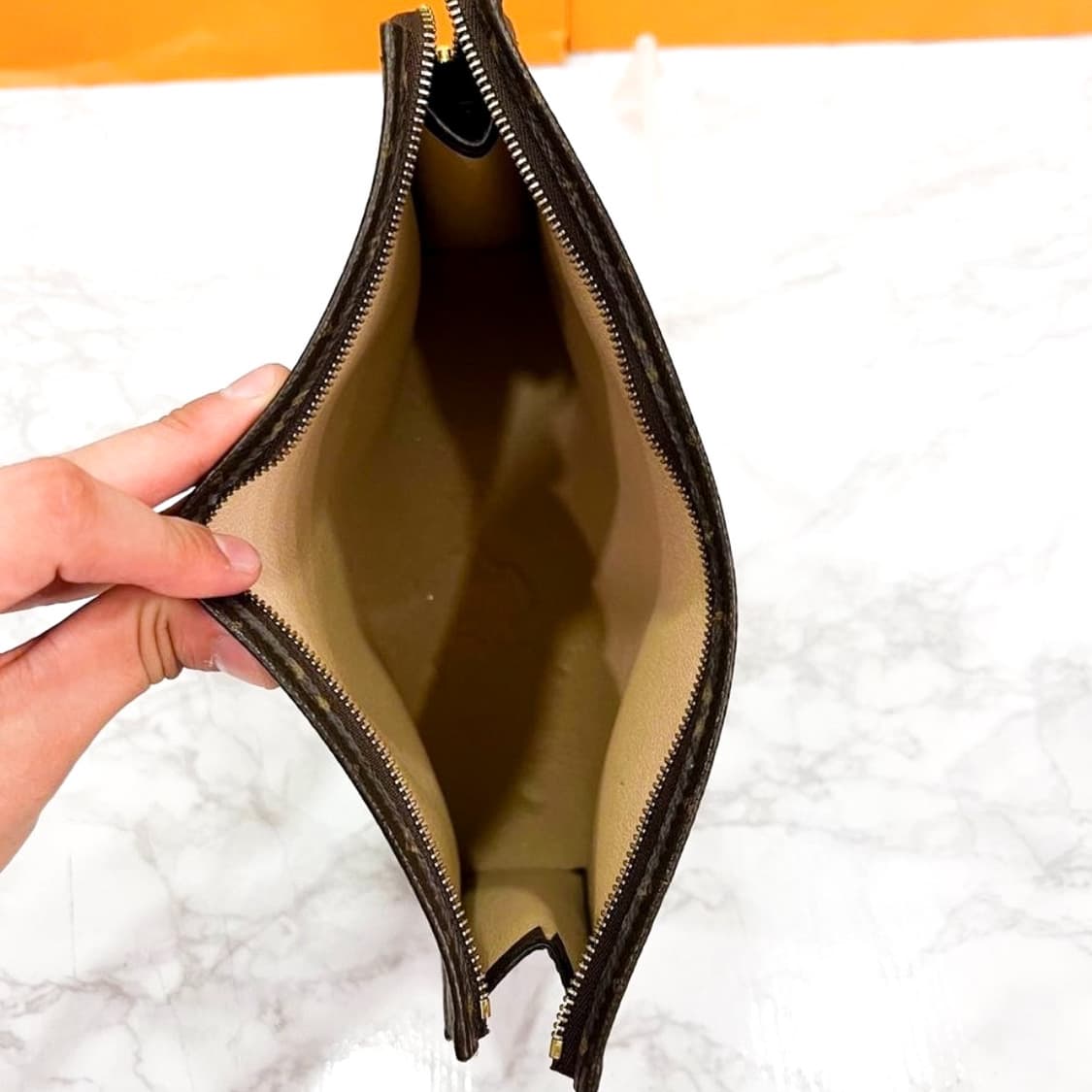 루이비통 포쉐트 토일렛 26 클러치 상품이미지3