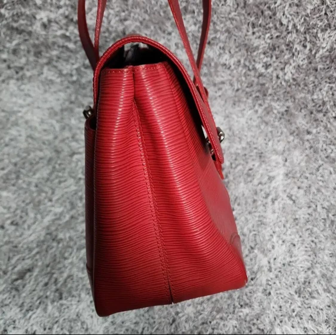 루이비통 에삐 숄더백 상품이미지3