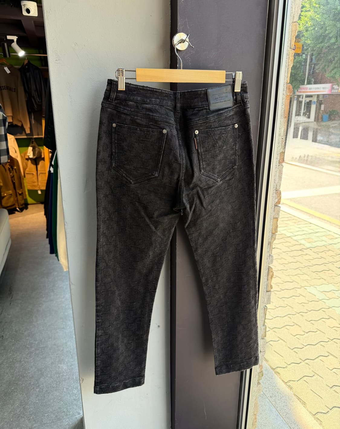 38/ 루이비통 LV 엠보로고 백레더패치 데님팬츠 상품이미지6