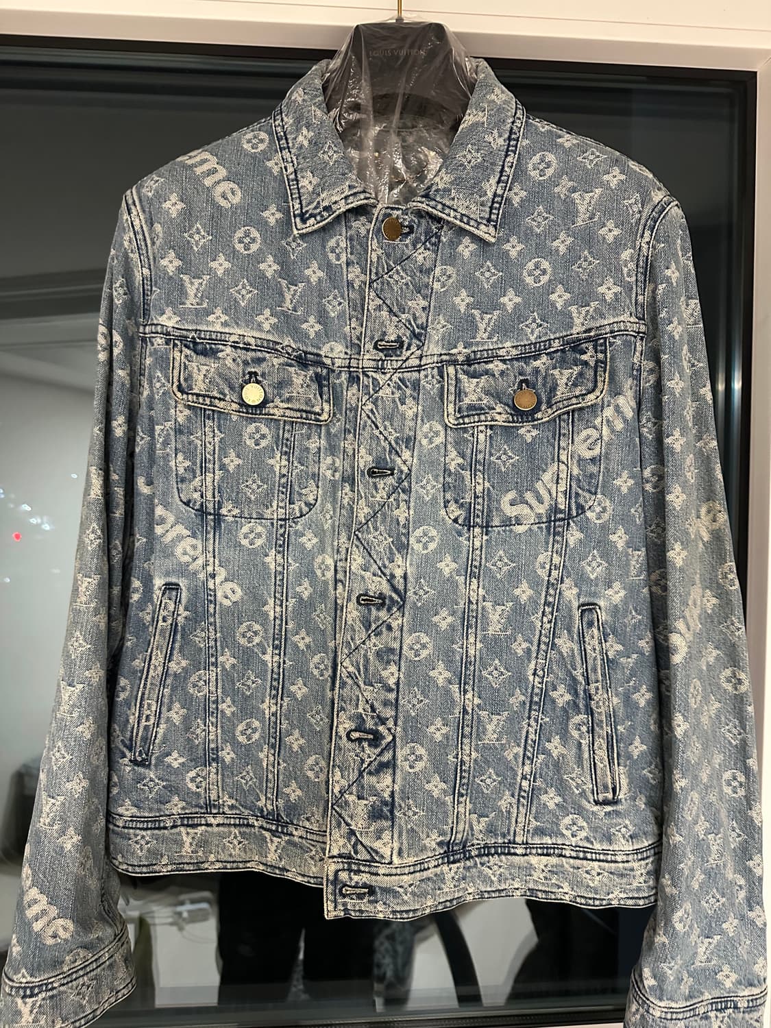 루이비통 슈프림 트러커 데님 자켓 50사이즈 상품이미지1