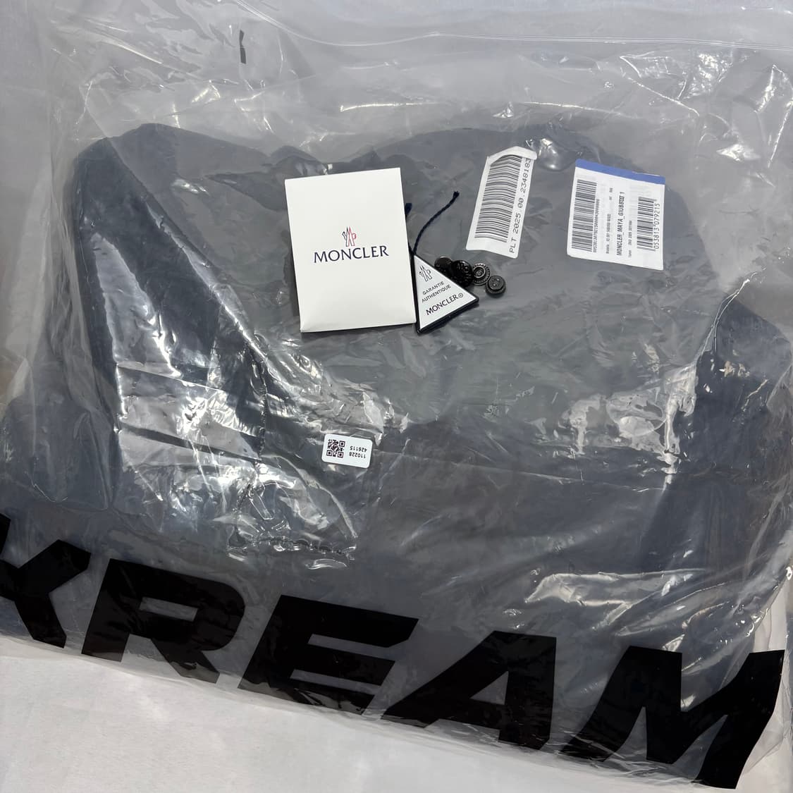 (크림판,25FW)몽클레어 마야 후드 쇼트 다운 패딩 자켓 블랙 무광 상품이미지8