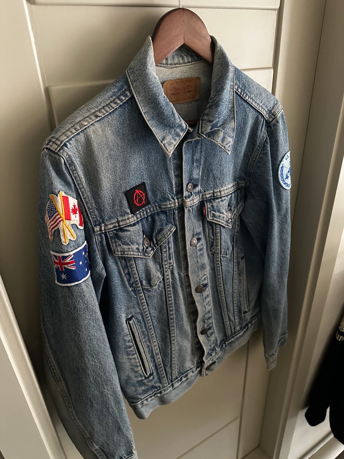 90s Levi’s 데님 패치 커스텀 트러커 자켓 상품이미지2
