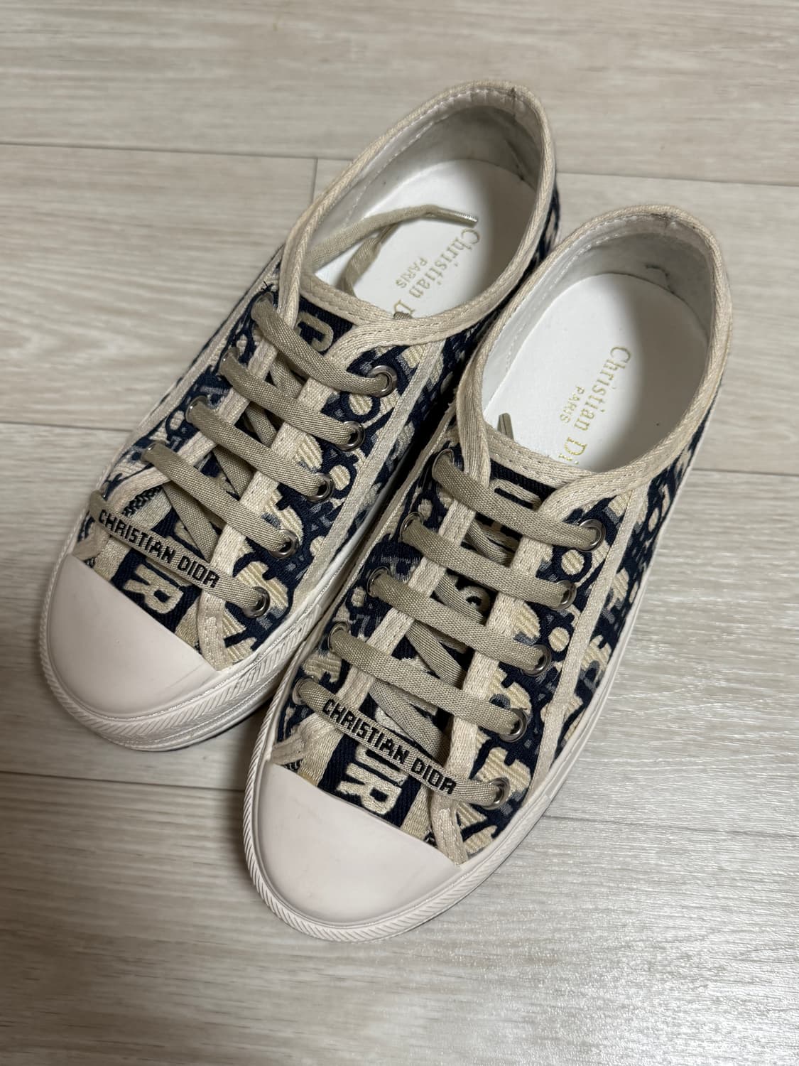 디올 플랫폼 스니커즈 상품이미지1