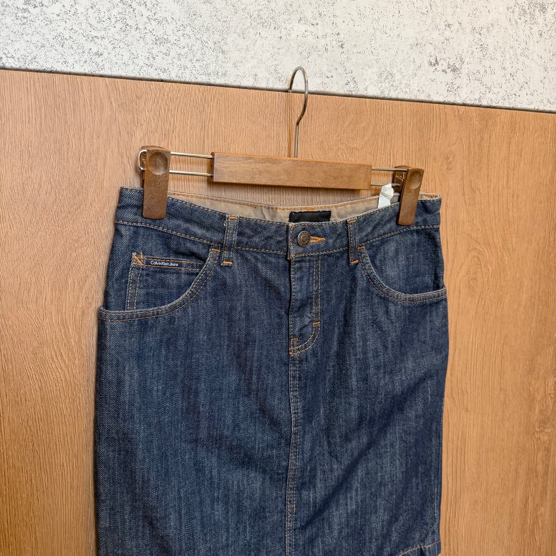 캘빈 클라인 진스 데님 미디 스커트 백 슬릿 디테일 H라인 진청 상품이미지3