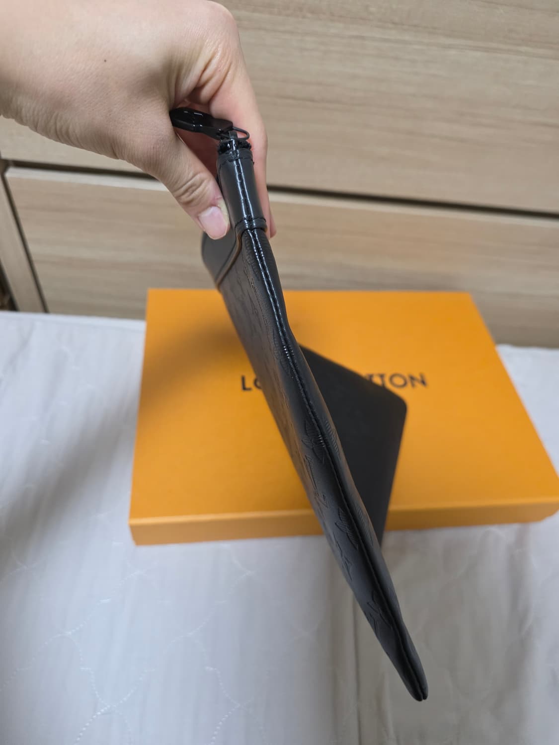 루이비통 쉐도우 포쉐트  모노그램 클러치 블랙 상품이미지5