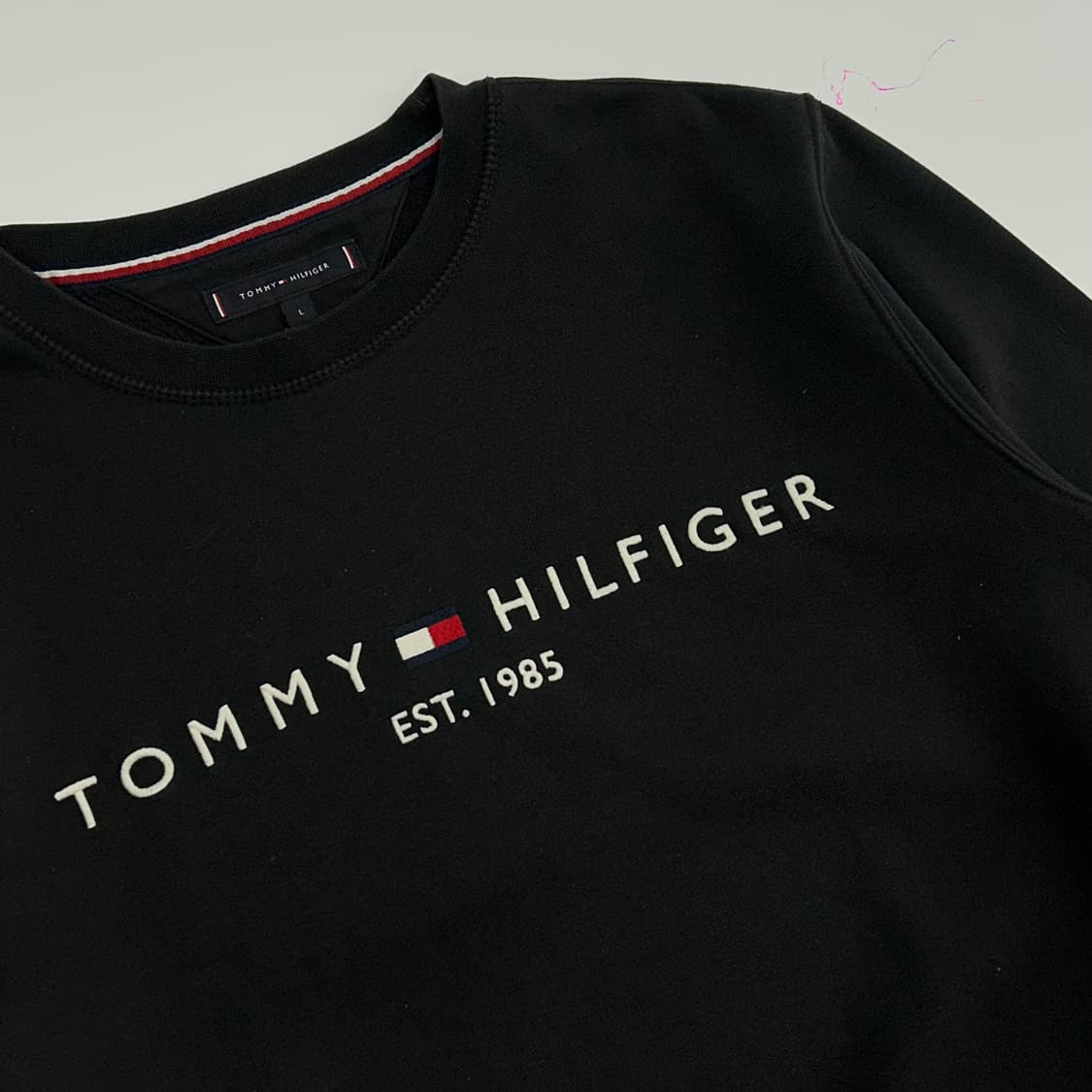 Tommy Hilfiger 타미힐피거 스펠아웃로고 블랙 맨투맨 상품이미지4