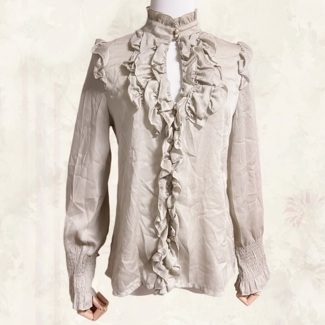 (이체시에눌)일본 히메갸루 프릴 레이스 진주 금장단추 카키베이지 블라우스 상품이미지1