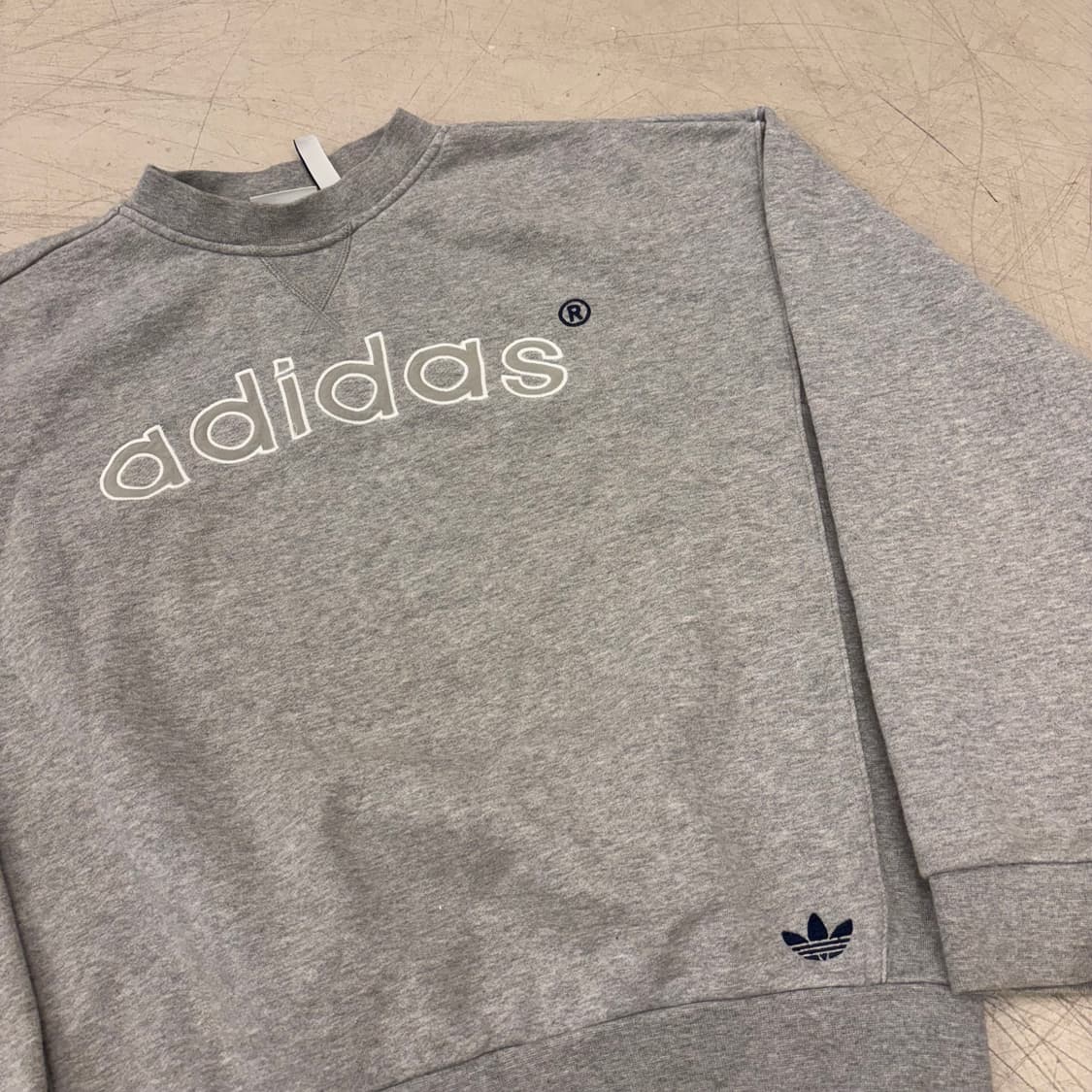 아디다스 빅로고 오리지널 그레이 맨투맨 상품이미지2
