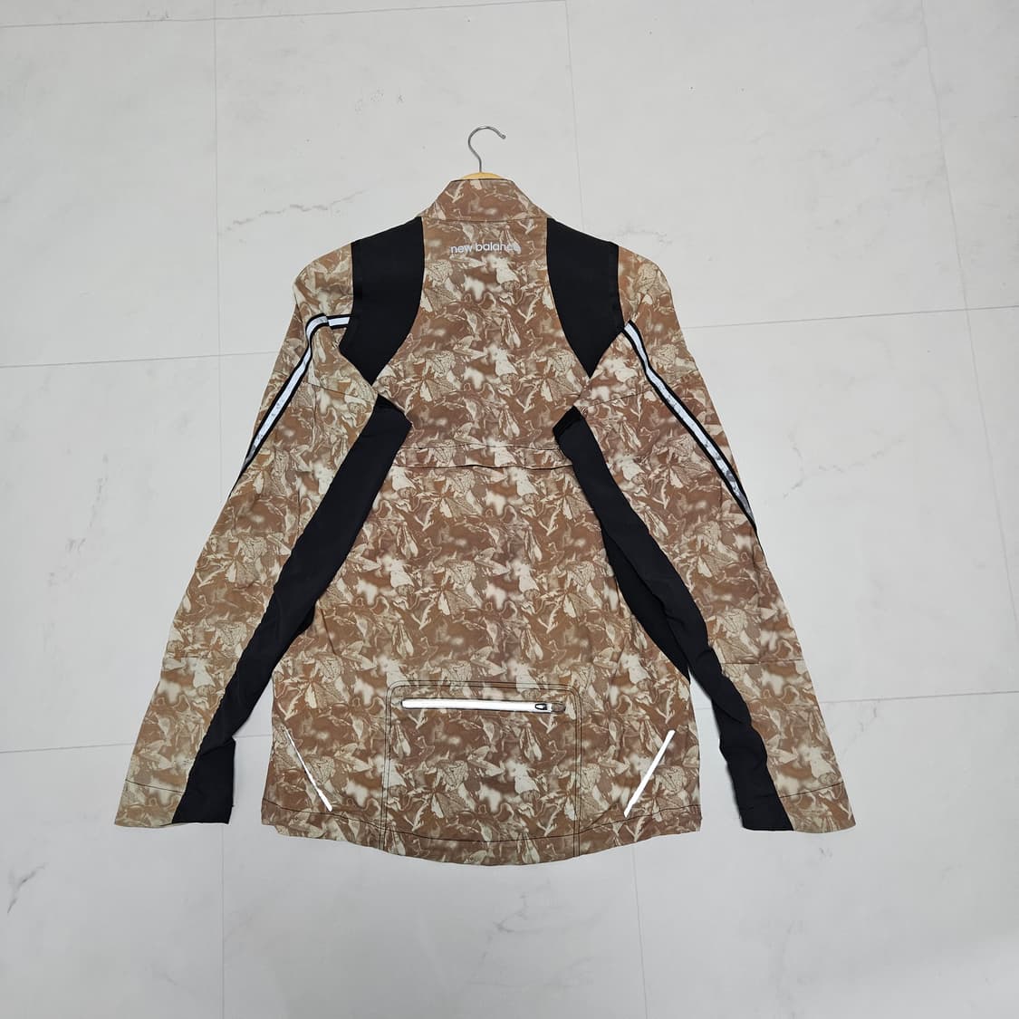 L 100 뉴발란스 러닝 리얼트리 카모 스판 바람막이 상품이미지4
