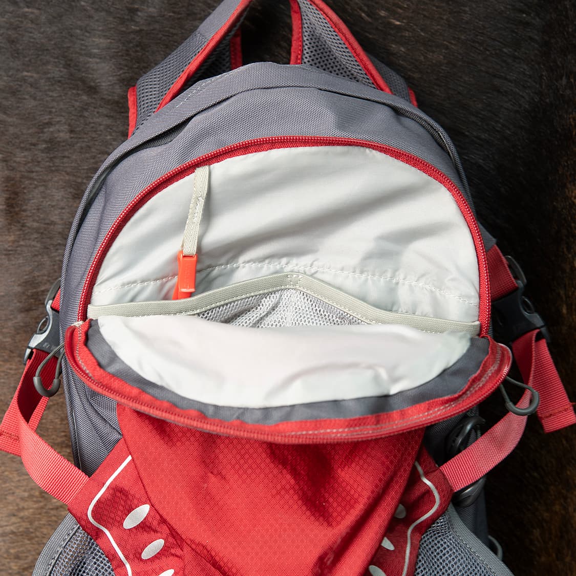 [13L] 오스프리 OSPREY 데이라이트 13L 백팩  상품이미지7