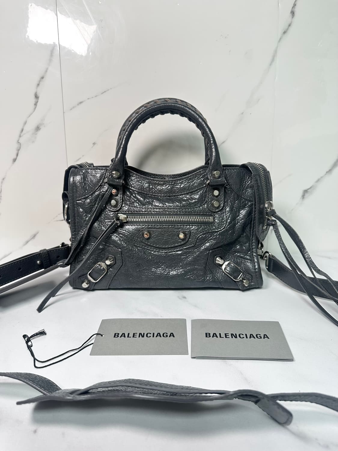 [A+ 정품] 발렌시아가 시티 모터백 미니 다크그레이 상품이미지4