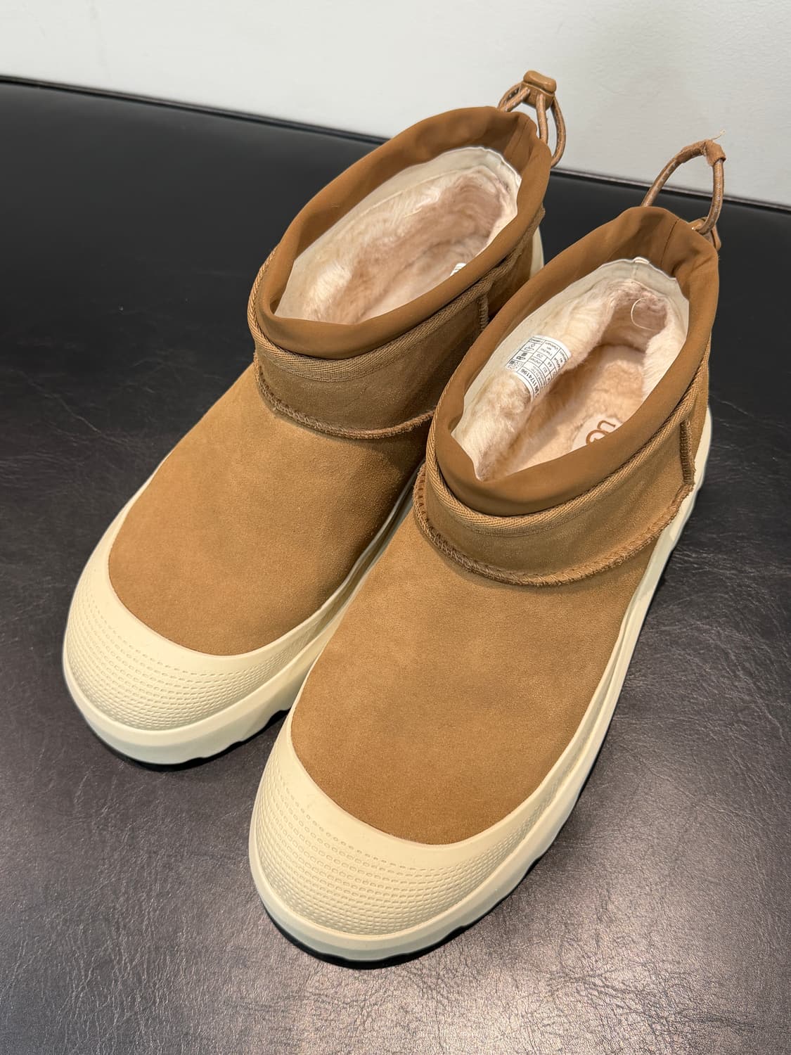 어그 클래식 울트라 미니 웨더 하이브리드 체스트넛 화이트캡290 상품이미지1