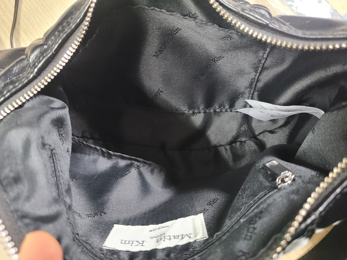 마뗑킴 블랙 셔링 숄더백  상품이미지7