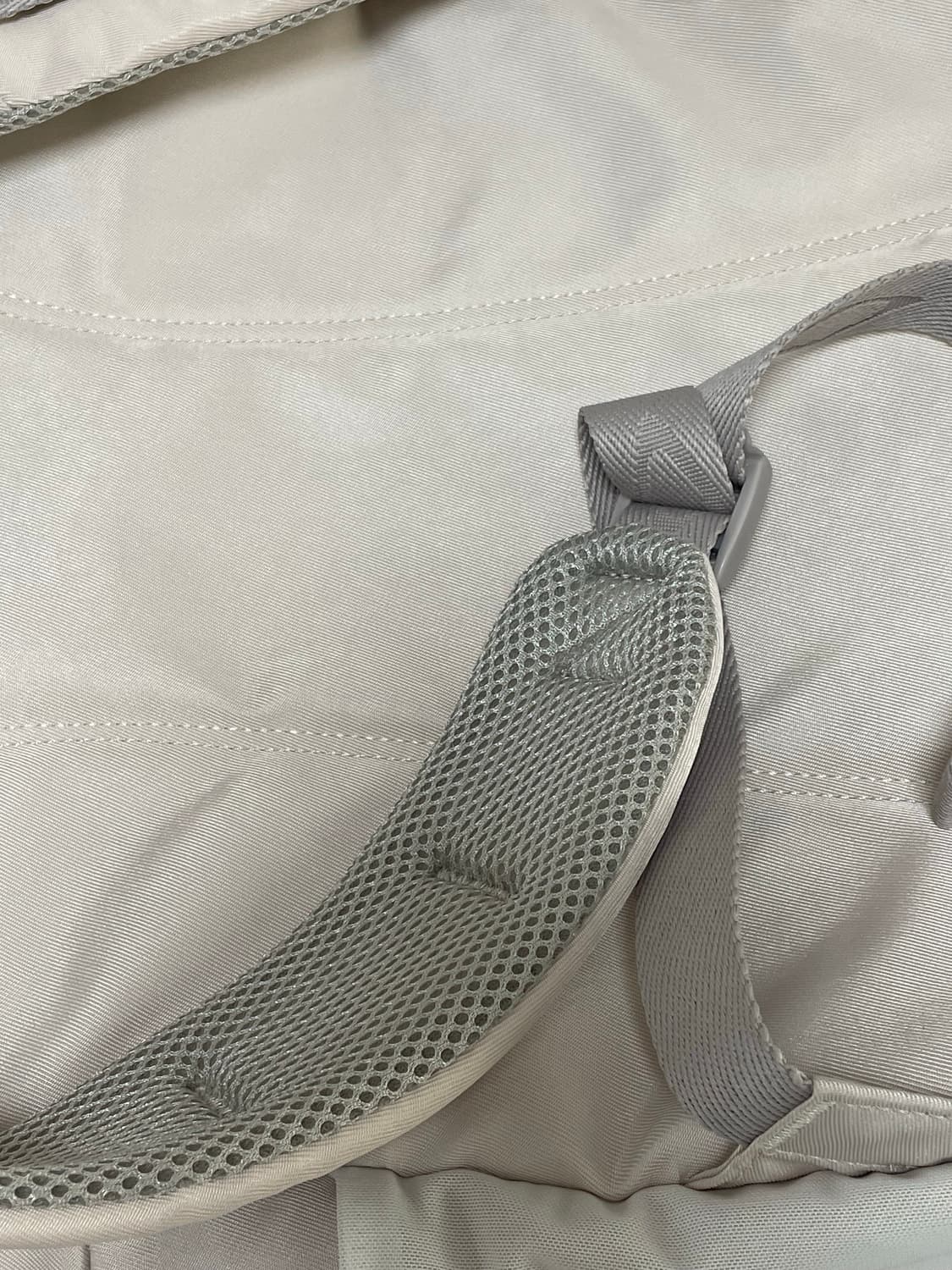 미스치프 버클 플랩 백팩 라이트 베이지 상품이미지8