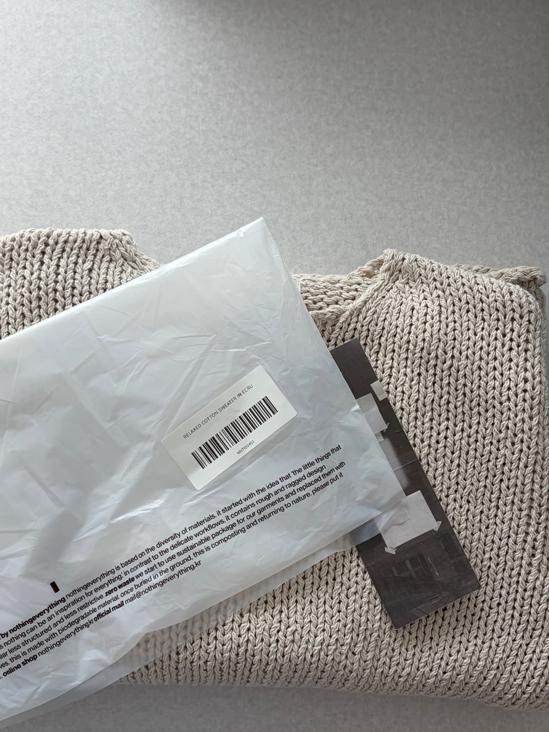 RELAXED COTTON SWEATER IN ECRU 상품이미지3