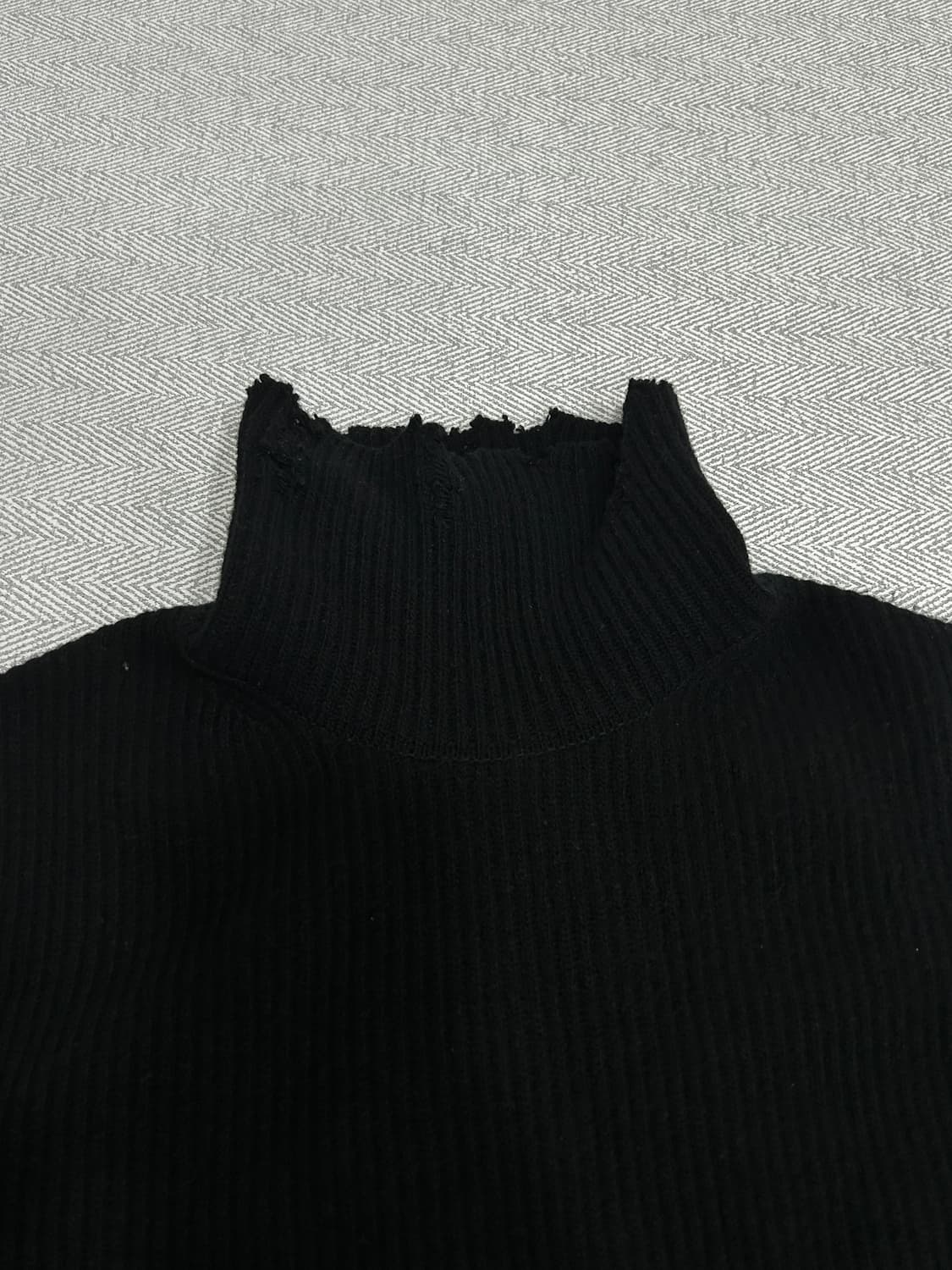 비이커 울100% 디스트로이드 터틀넥 니트 여성 55~66 블랙 상품이미지5