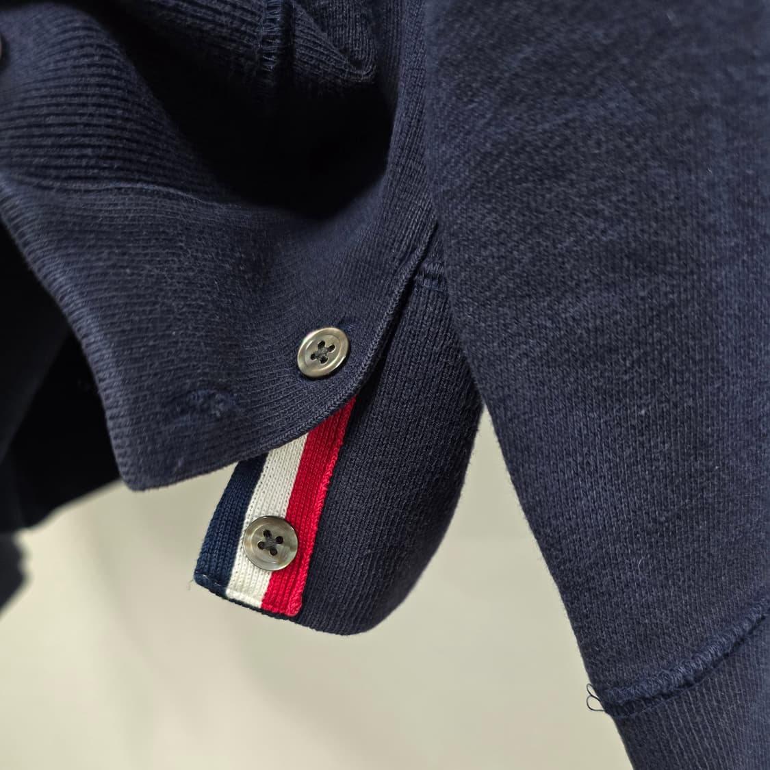 톰브라운 사선 완장 맨투맨 2사이즈 95 100 판매 상품이미지4