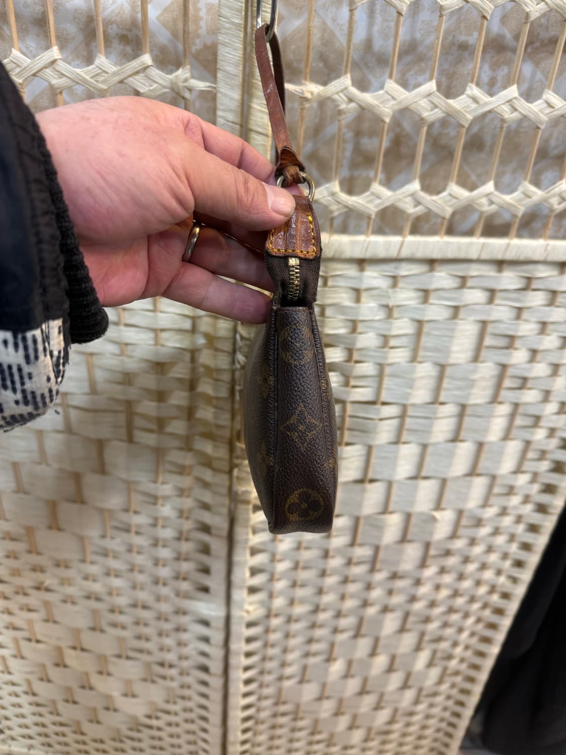 정품 루이비통 포쉐트 악세수아 팝니다 상품이미지4