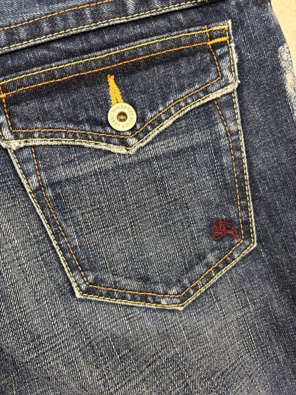 버버리 블랙라벨 디스트레스드 데님 상품이미지8