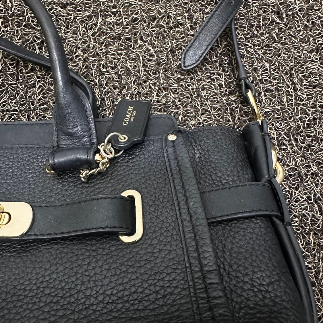 COACH 코치 여성 미니 크로스백 토트백 가방 블랙 상품이미지3