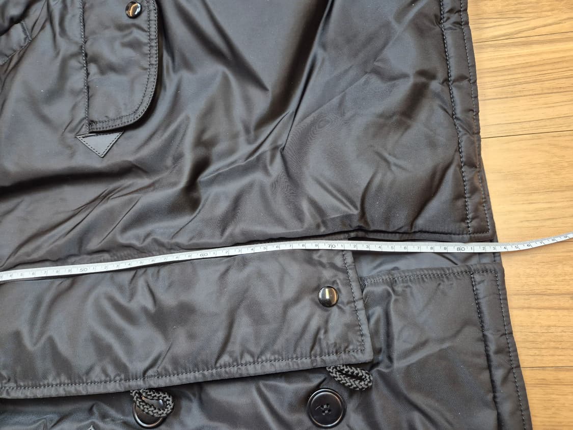 알파인더스트리 블랙 색상 패딩 XL 사이즈입니다. 후드에 털이 달려있어  상품이미지3