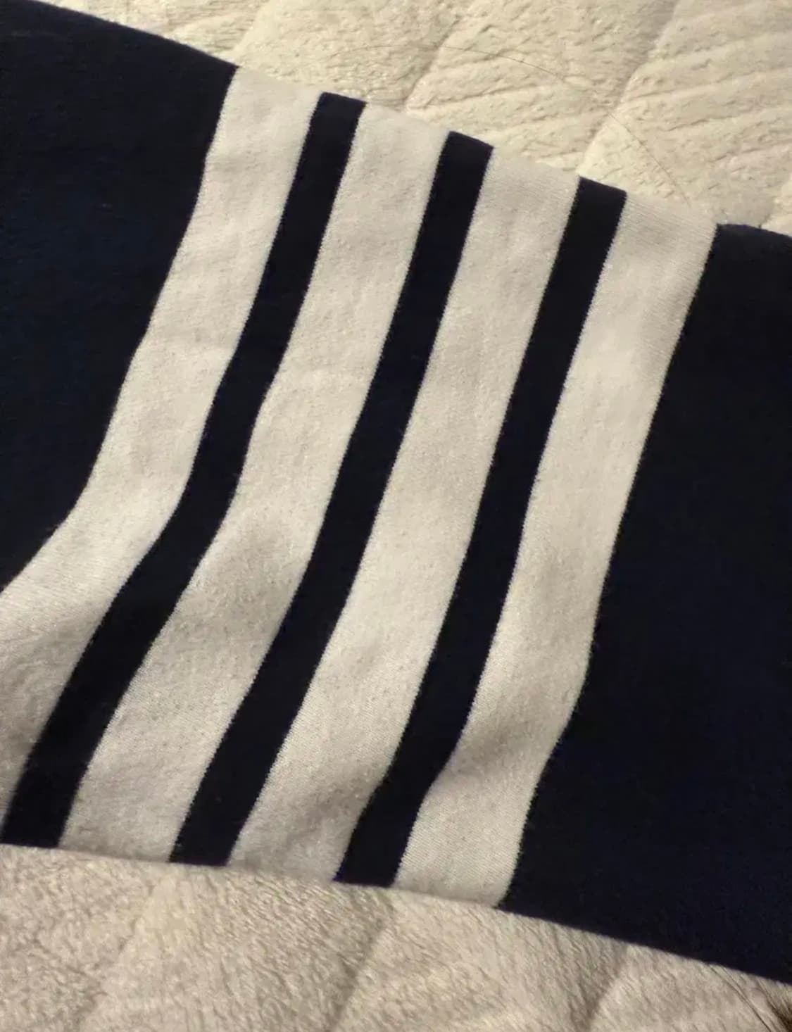 정품) 톰브라운 사선완장 맨투맨 3 상품이미지3