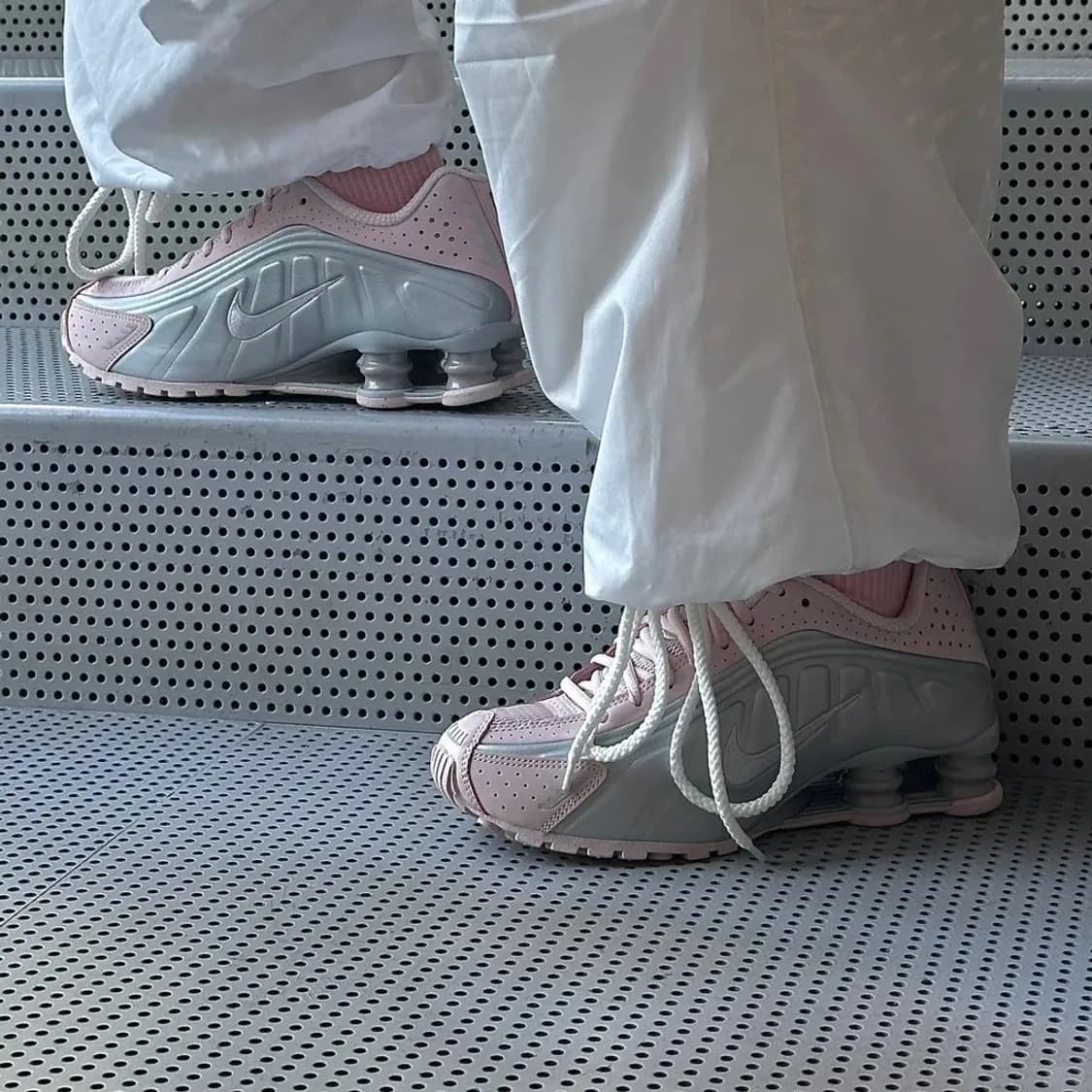 새상품🌟나이키 샥스 R4 핑크/실버 메탈릭 베일러로즈 상품이미지4