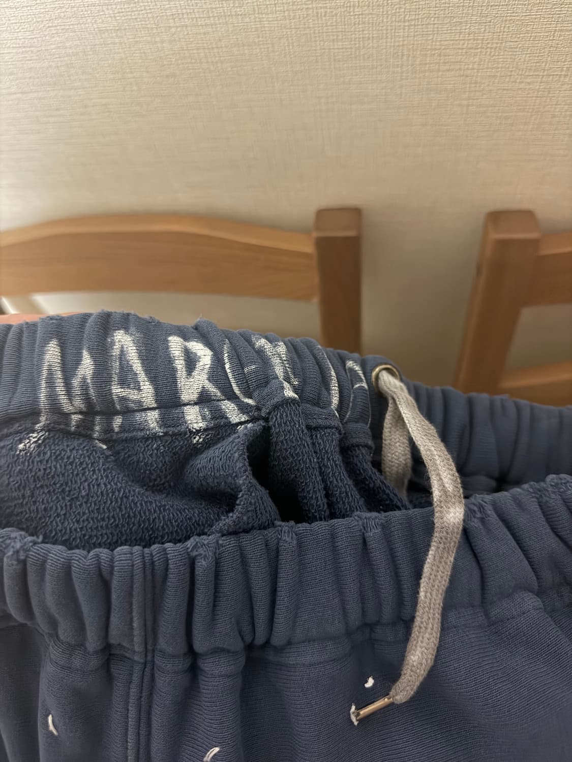 메종 마르지엘라 25ss 네이비 페인트 스플리터 스웨트 팬츠 상품이미지7