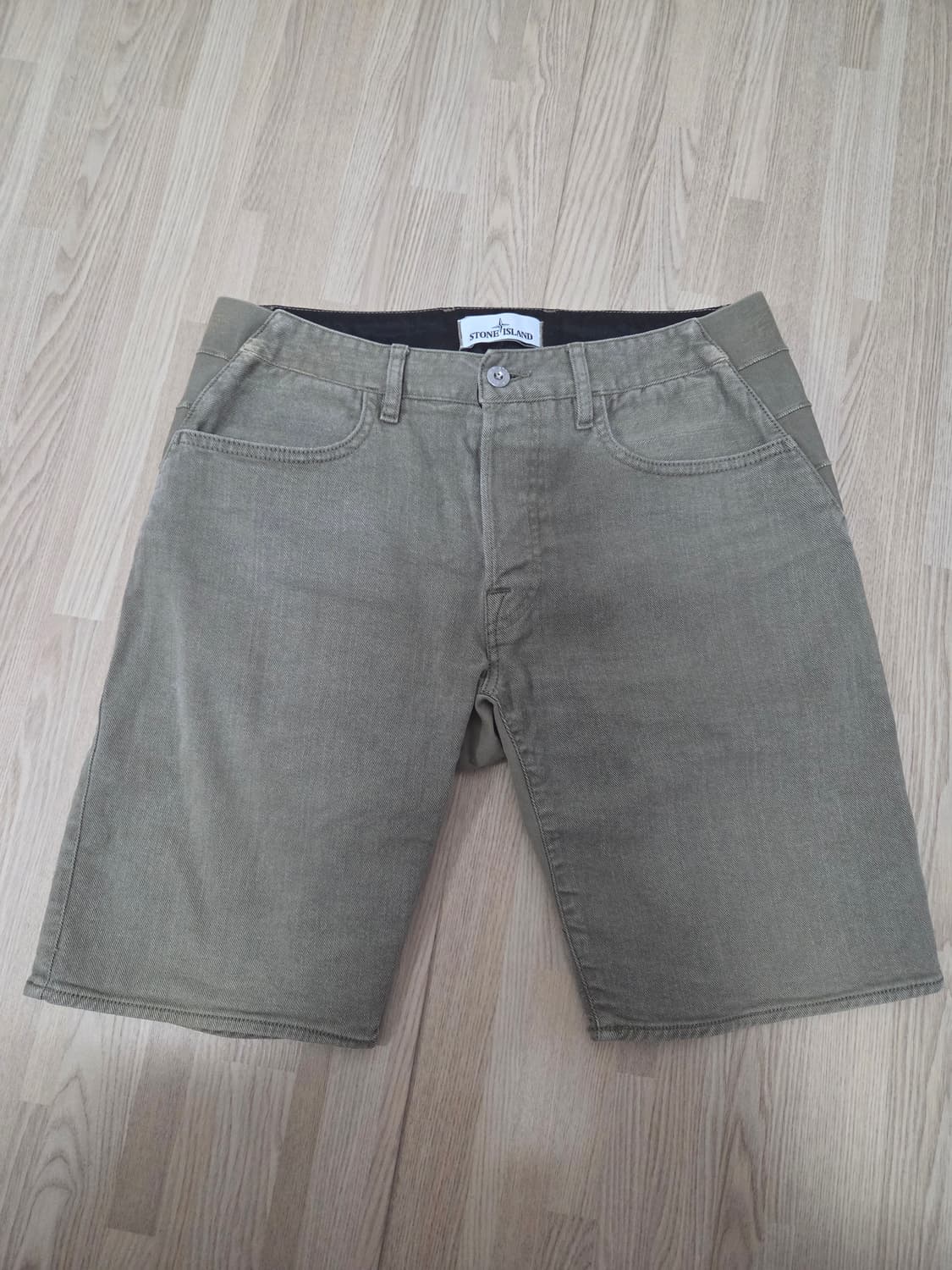 스톤아일랜드 카키 반바지  상품이미지3